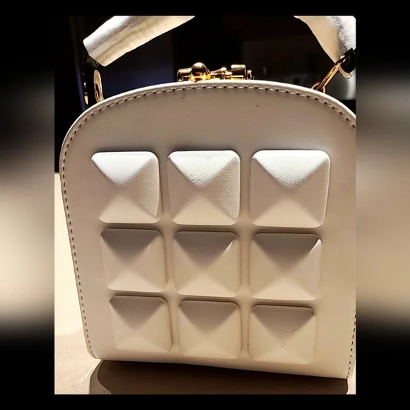 White Quilted Pyramid Crossbody Bag - Women - Picture 1 of 3